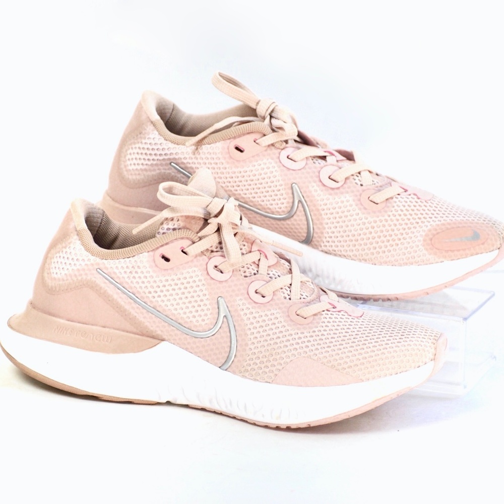 Size 6.5 Nike Women Sneakers